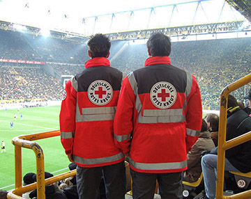 Sanittsdienst beim Fussballspiel